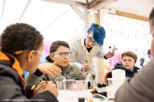 Mit einer Vielfalt an Workshopthemen und Ausstattungen kann ich bei Ihren Messestand beleben, ihre Kinderbetreuung Einzigartigkeit verleihen oder ihre Feier unvergesslich bereichern.